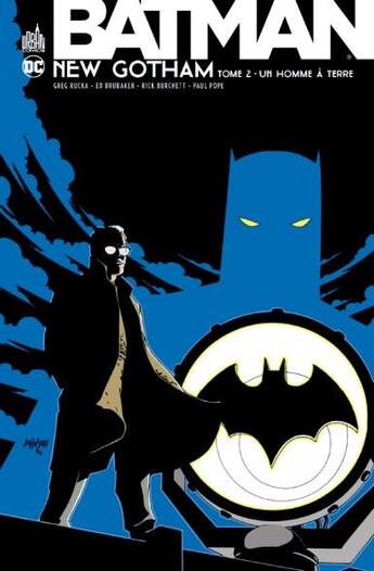 Couverture du livre « Batman - New Gotham Tome 2 : un homme à terre » de Greg Rucka et Paul Pope et Ed Brubaker et Rick Burchett et Collectif aux éditions Urban Comics