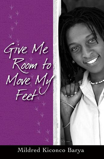 Couverture du livre « Give me room to move my feet » de Mildred Kiconco Barya aux éditions Amalion