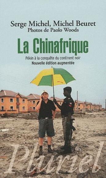 Couverture du livre « La Chinafrique » de Michel Beuret et Serge Michel aux éditions Pluriel