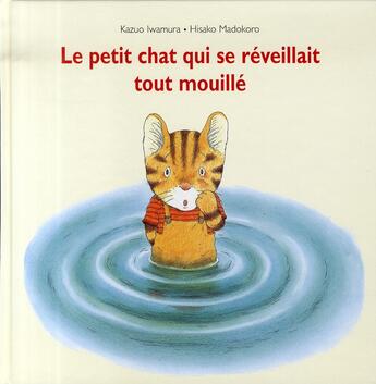 Couverture du livre « Petit chat qui se reveillait tt mouille » de Iwamura/Madokoro aux éditions Ecole Des Loisirs