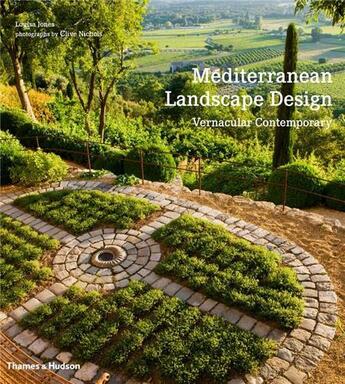 Couverture du livre « Mediterranean landscape design » de Louisa Jones aux éditions Thames & Hudson