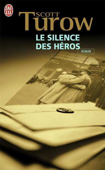 Couverture du livre « Le silence des héros » de Scott Turow aux éditions J'ai Lu