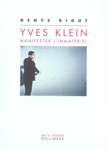 Couverture du livre « Yves Klein : manifester l'immatériel » de Denys Riout aux éditions Gallimard
