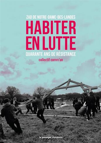 Couverture du livre « Habiter en lutte ; ZAD de Notre-Dame-des-Landes, quarante ans de résistance » de  aux éditions Le Passager Clandestin