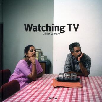 Couverture du livre « Watching TV » de Olivier Culmann aux éditions Textuel