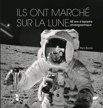 Couverture du livre « Ils ont marché sur la lune ; 50 ans d'épopée photographique » de Piers Bizony aux éditions Delachaux & Niestle