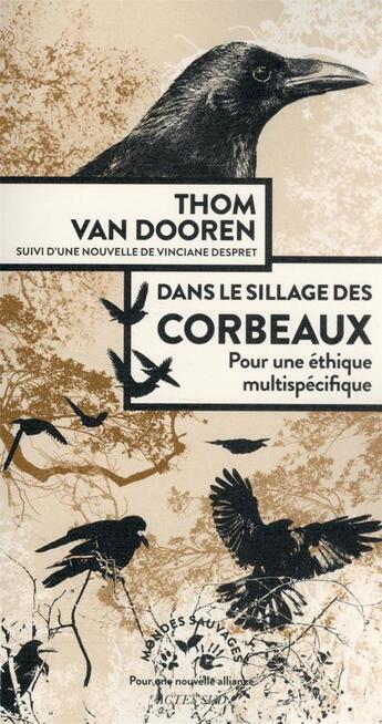 Couverture du livre « Dans le sillage des corbeaux ; pour une éthique multispécifique » de Vinciane Despret et Thom Van Dooren aux éditions Actes Sud