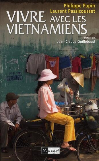 Couverture du livre « Vivre avec les Vietnamiens » de Philippe Papin et Laurent Passicousset aux éditions Archipel