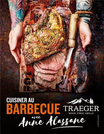 Couverture du livre « Cuisiner au barbecue Traeger avec Anne Alassane » de Anne Alassane aux éditions Larousse