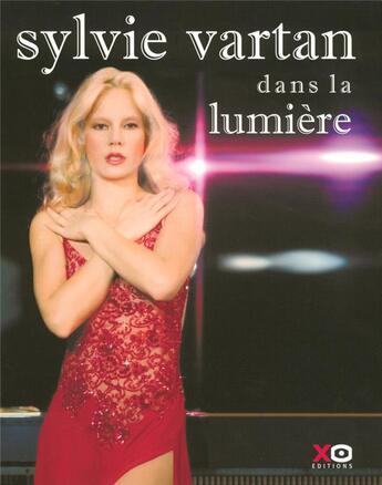 Couverture du livre « Dans la lumière » de Sylvie Vartan aux éditions Xo