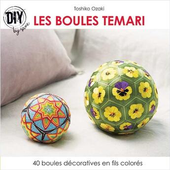 Couverture du livre « Les boules Temari ; 40 boules décoratives en fils colorés » de Toshiko Ozaki aux éditions De Saxe