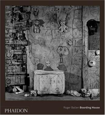 Couverture du livre « Boarding house » de Roger Ballen aux éditions Phaidon Press