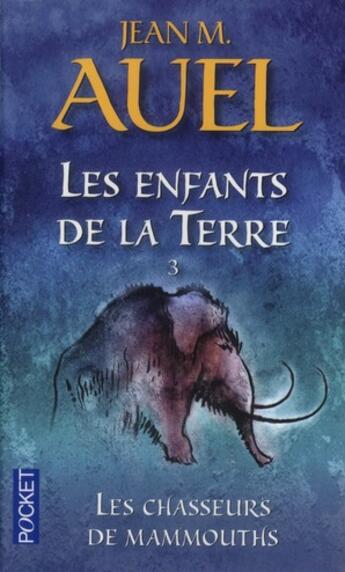 Couverture du livre « Les enfants de la terre Tome 3 : les chasseurs de mammouths » de Jean M. Auel aux éditions Pocket