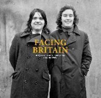 Couverture du livre « Facing britain british documentary photography since the 1960's » de Ralph Goertz aux éditions Walther Konig