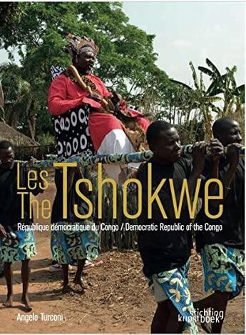 Couverture du livre « Les/the tshokwe - republique democratique du congo » de Angelo Turconi aux éditions Stichting Kunstboek
