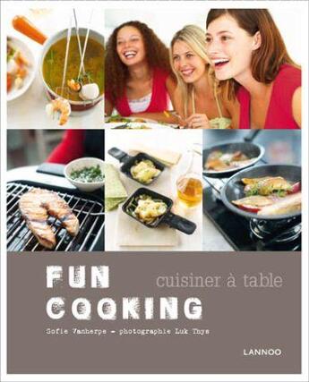 Couverture du livre « Fun cooking ; cuisiner à table » de Sofie Vanherpe et Luk Thys aux éditions Lannoo