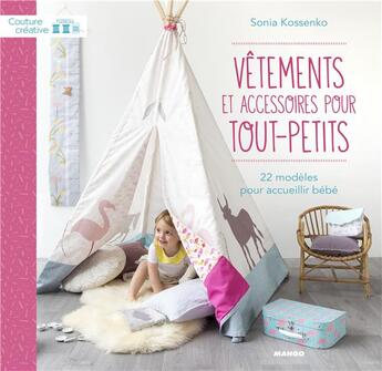 Couverture du livre « Vêtements et accessoires pour tout-petits ; 20 modèles pour accueillir bébé » de Sonia Kossenko aux éditions Mango