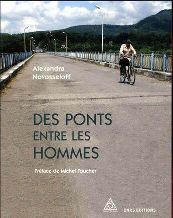 Couverture du livre « Des ponts entre les hommes » de Alexandra Novosseloff aux éditions Cnrs