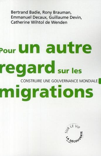Couverture du livre « Pour un autre regard sur les migrations ; construire une gouvernance mondiale » de Decaux aux éditions La Decouverte