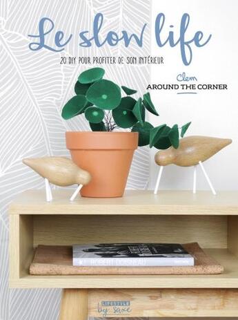 Couverture du livre « Le slow life ; 20 DIY pour profiter de son intérieur » de Clem Around The Corner aux éditions De Saxe