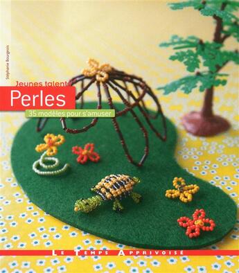Couverture du livre « Perles ; 35 modéles pour s'amuser » de Stephanie Bourgeois aux éditions Le Temps Apprivoise