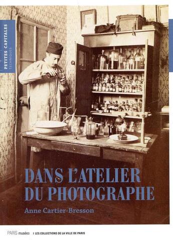 Couverture du livre « L'atelier du photographe » de Anne Cartier-Bresson aux éditions Paris-musees