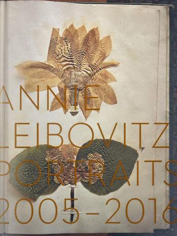 Couverture du livre « Annie Leibovitz: portraits 2005-2016 » de Alexandra Fuller et Annie Leibovitz aux éditions Phaidon Press