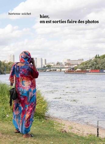 Couverture du livre « Hier, on est sorties faire des photos » de Hortense Soichet aux éditions Creaphis