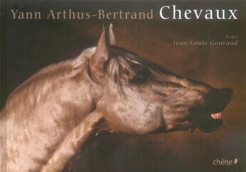 Couverture du livre « Chevaux » de Yann Arthus-Bertrand aux éditions Chene