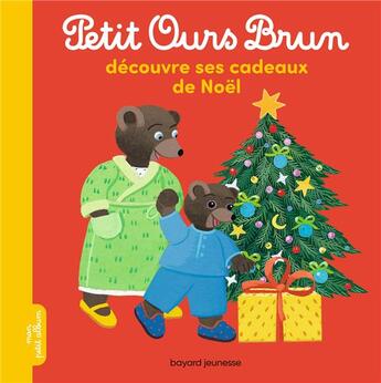Couverture du livre « Petit Ours Brun découvre ses cadeaux de Noël » de Daniele Bour aux éditions Bayard Jeunesse