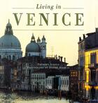 Couverture du livre « Living in venice » de Frederic Vitoux aux éditions Flammarion