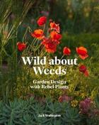 Couverture du livre « Wild about weeds garden design with rebel plants » de Jack Wallington aux éditions Laurence King
