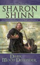 Couverture du livre « Dark Moon Defender » de Shinn Sharon aux éditions Penguin Group Us