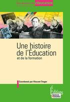 Couverture du livre « Une histoire de l'éducation et de la formation » de Vincent Troger aux éditions Sciences Humaines