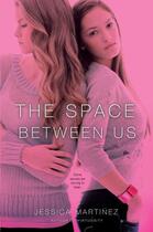 Couverture du livre « The Space Between Us » de Jessica Martinez aux éditions Simon Pulse