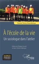 Couverture du livre « À l'école de la vie ; un sociologue dans l'atelier » de Omar Sivory Doumbouya aux éditions L'harmattan