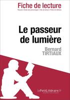 Couverture du livre « Le passeur de lumière de Bernard Tirtiaux » de Nathalie Roland et Noemie Lohay aux éditions Lepetitlitteraire.fr