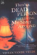 Couverture du livre « There's a Dead Person Following My Sister Around » de Vande Velde Vivian aux éditions Houghton Mifflin Harcourt