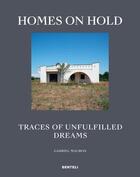 Couverture du livre « Homes on hold : traces of unfulfilled dreams » de Gabriel Mauron aux éditions Benteli