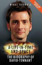 Couverture du livre « A Life in Time and Space - The Biography of David Tennant » de Nigel Goodall aux éditions Blake John Digital