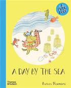 Couverture du livre « A day by the sea /anglais » de Barbara Nascimbeni aux éditions Thames & Hudson