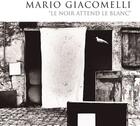 Couverture du livre « Le noir attend le blanc » de Mario Giacomelli aux éditions Actes Sud