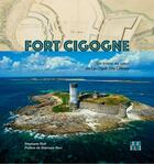 Couverture du livre « Fort Cigogne : un trésor au coeur de l'archipel des Glénan » de Stephane Bern et Stephanie Stoll aux éditions Locus Solus
