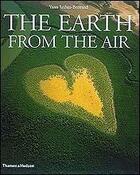 Couverture du livre « The Earth from the air ; first edition » de Yann Arthus-Bertrand aux éditions Thames & Hudson