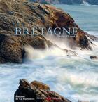 Couverture du livre « Bretagne ; entre ciel et mer » de Philip Plisson aux éditions La Martiniere